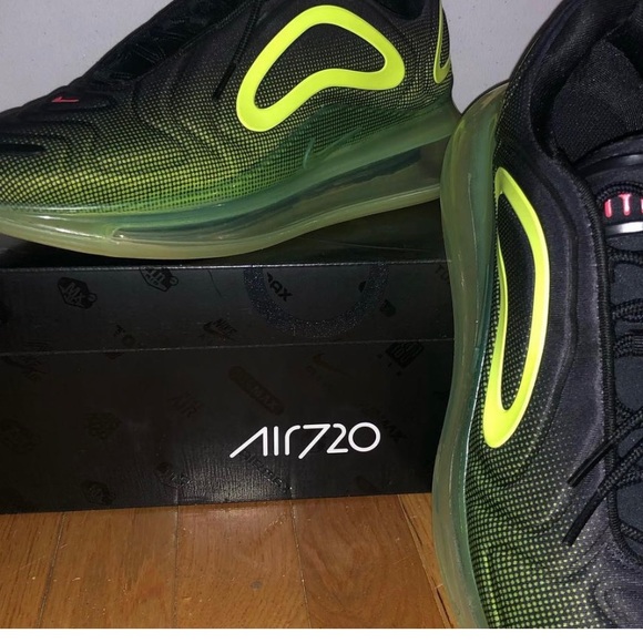 720 air max retro future for 100$ - Picture 3 of 5